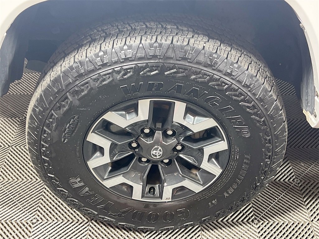 Certified 2021 Toyota Tacoma SR5 image 28