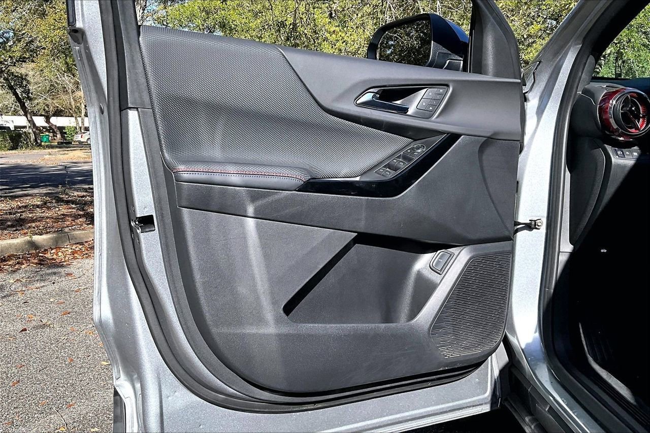 Used 2025 Chevrolet Equinox RS w/ Convenience Package III image 17