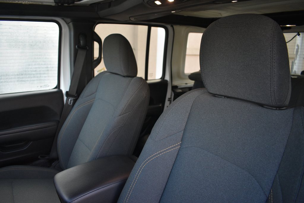 Used 2025 Jeep Wrangler Sport S image 9