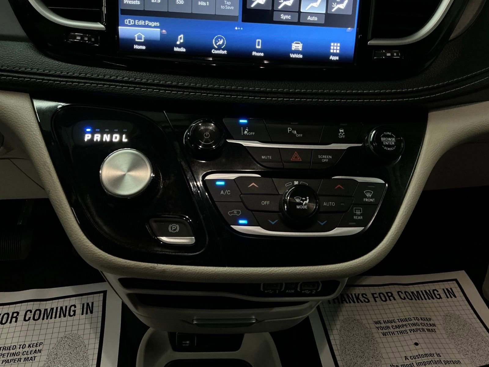 Used 2023 Chrysler Pacifica Touring-L image 32