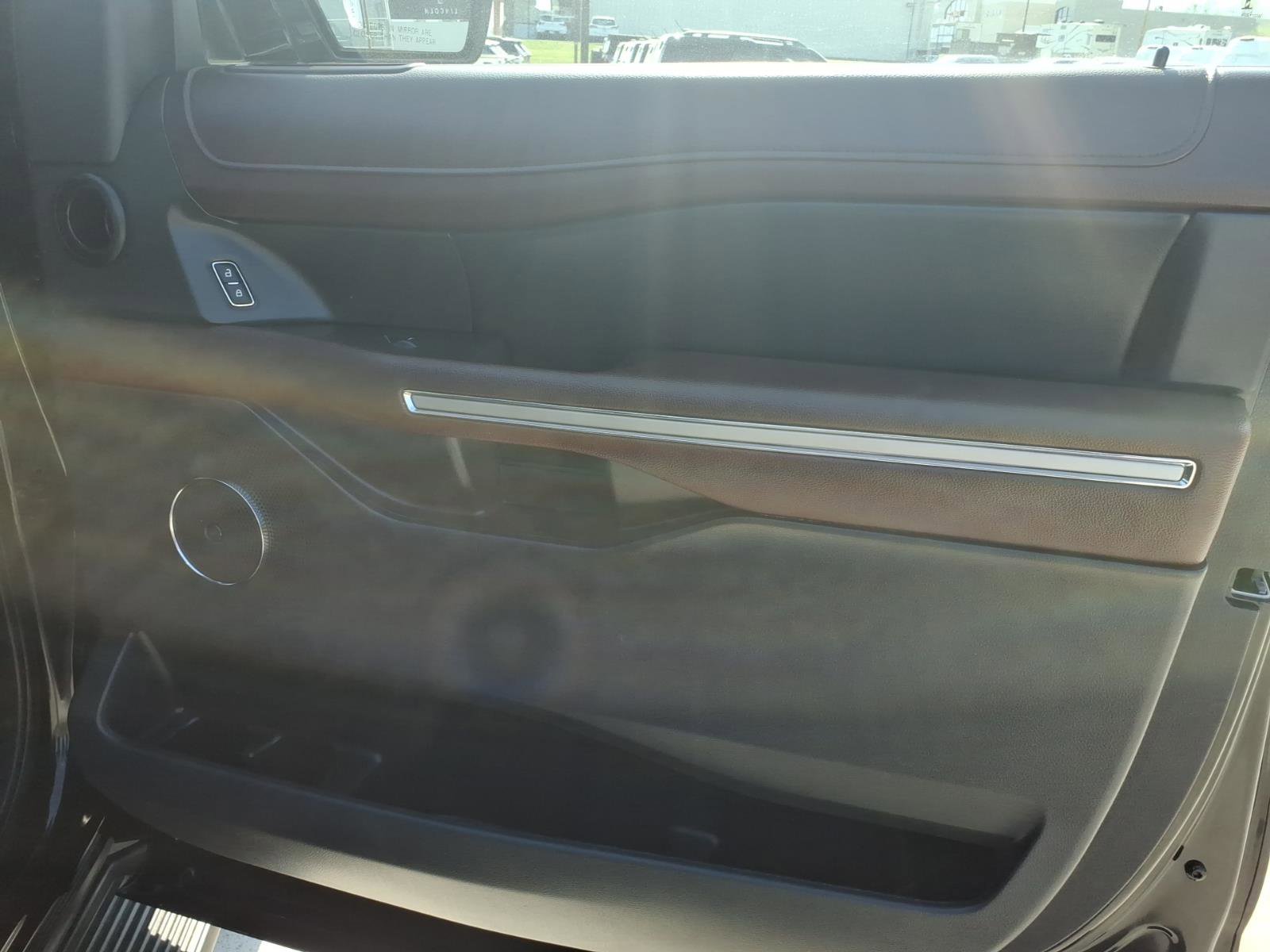 Used 2024 Ford Expedition Limited image 8