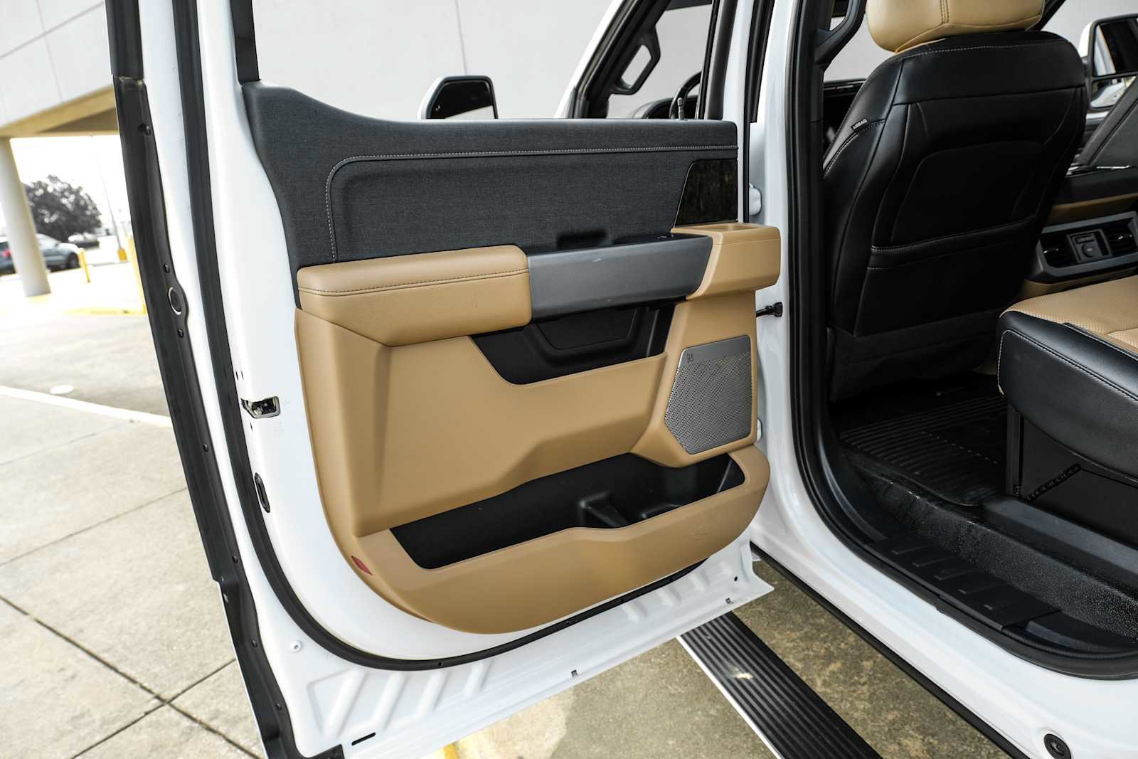 Used 2023 Ford F350 Lariat w/ FX4 Off-Road Package image 43