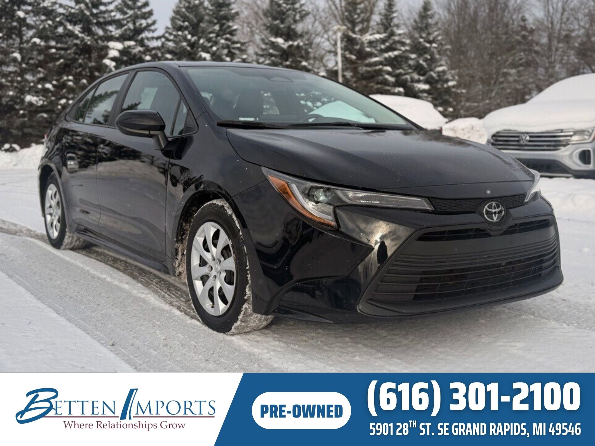 Used 2024 Toyota Corolla LE image 1