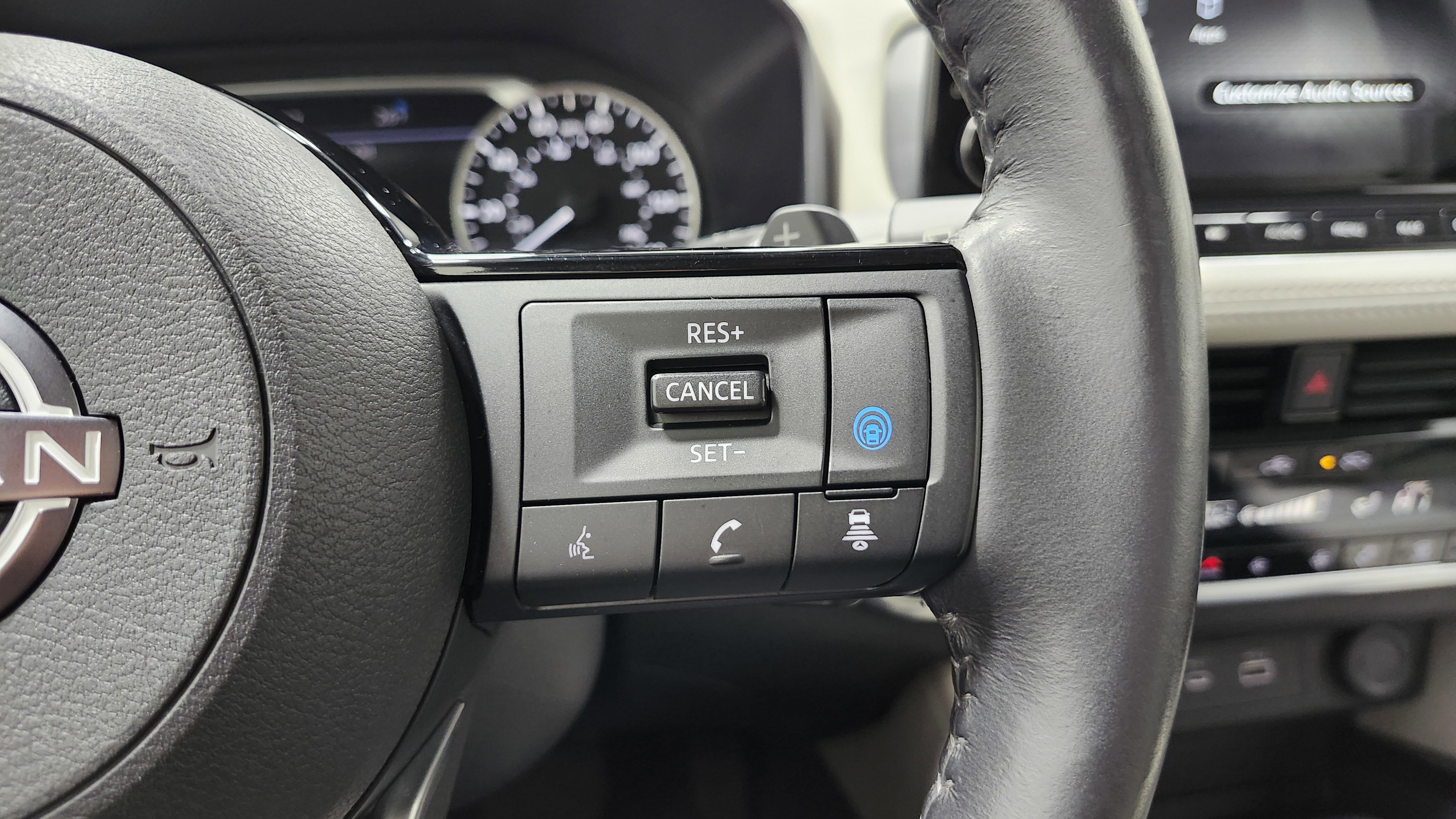 Used 2023 Nissan Rogue SL w/ SL Premium Package image 43
