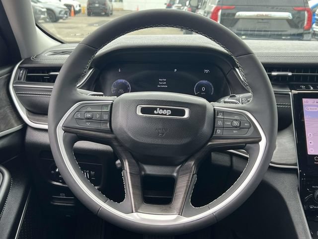 Used 2023 Jeep Grand Cherokee L Limited w/ Luxury Tech Group II AWD/4WD image 16