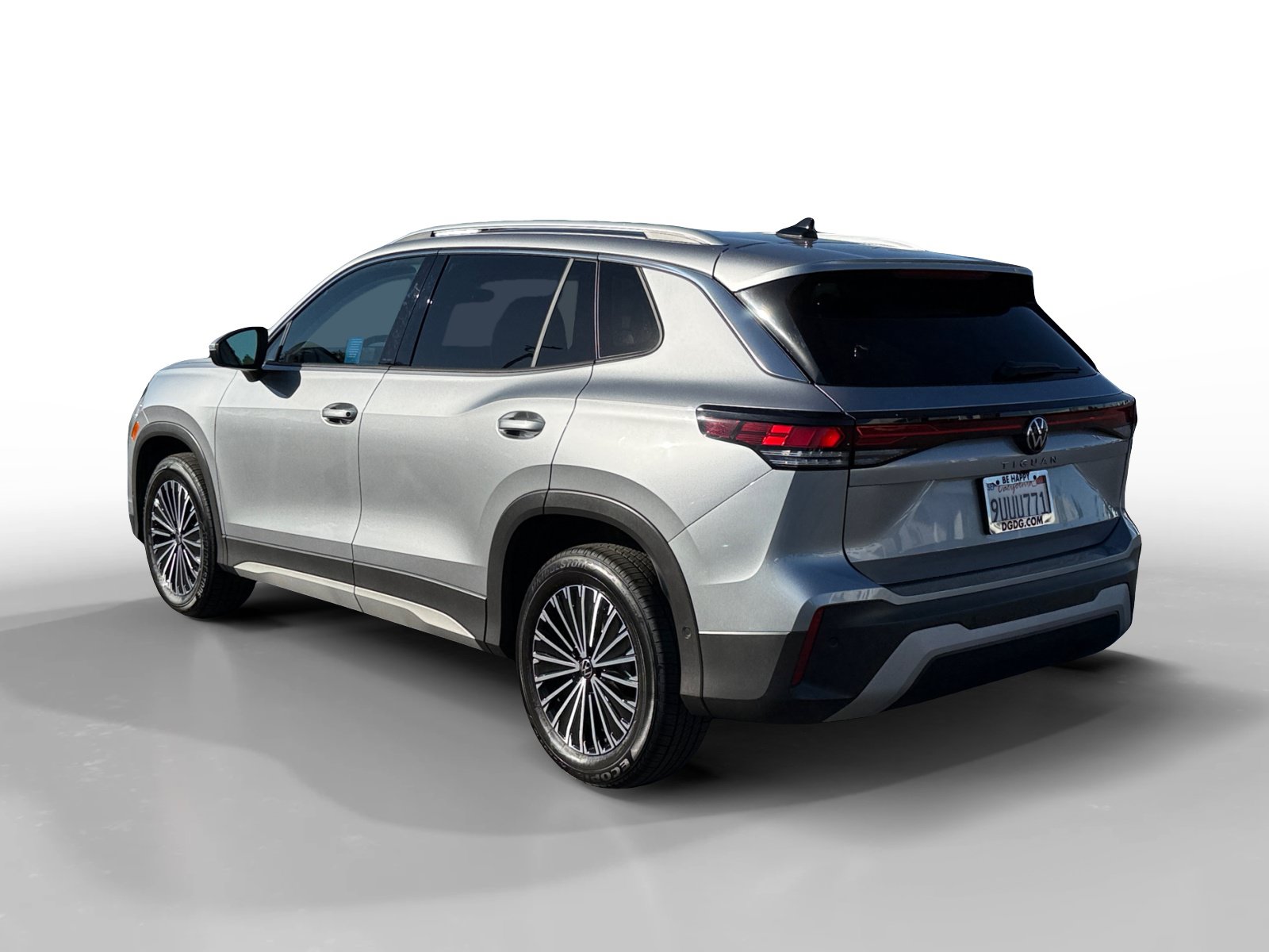 Certified 2025 Volkswagen Tiguan S FWD image 3