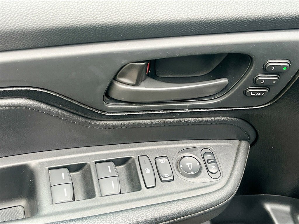 Used 2023 Honda Odyssey EX-L image 17