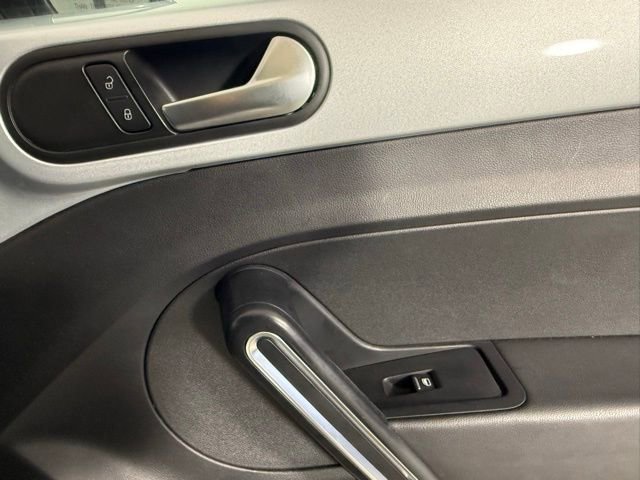 Used 2014 Volkswagen Beetle TDI image 19