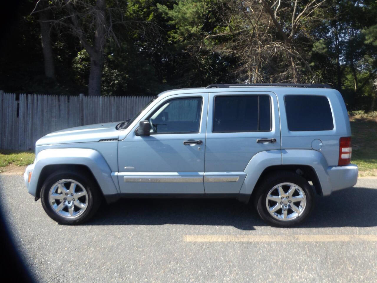 Used 2012 Jeep Liberty Sport image 2