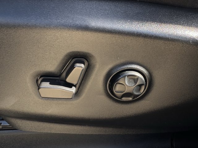 Used 2025 Chrysler Pacifica Limited FWD image 29