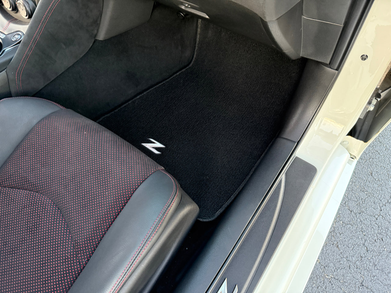 Used 2020 Nissan 370Z Coupe image 32