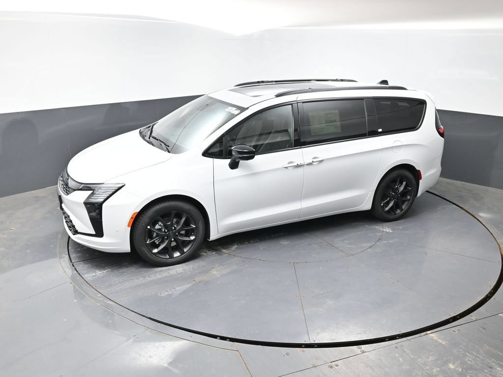 New 2027 Chrysler Pacifica Limited FWD image 37