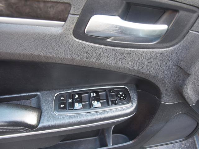 Used 2011 Chrysler 300 Limited RWD image 8