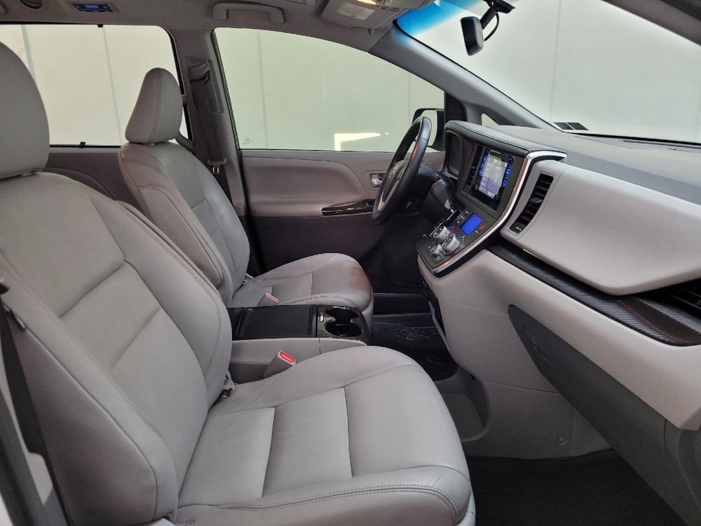 Used 2017 Toyota Sienna XLE w/ XLE Navigation Package AWD/4WD image 21