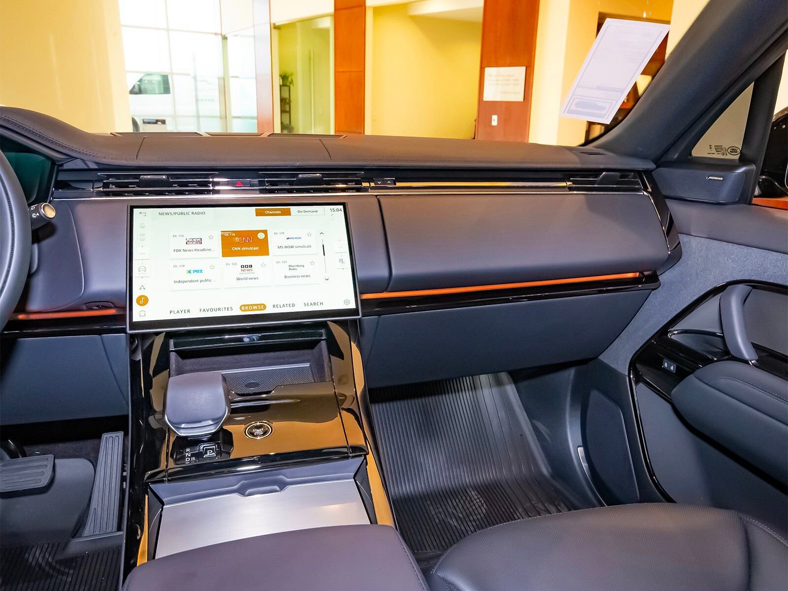 New 2025 Land Rover Range Rover Sport SE image 39