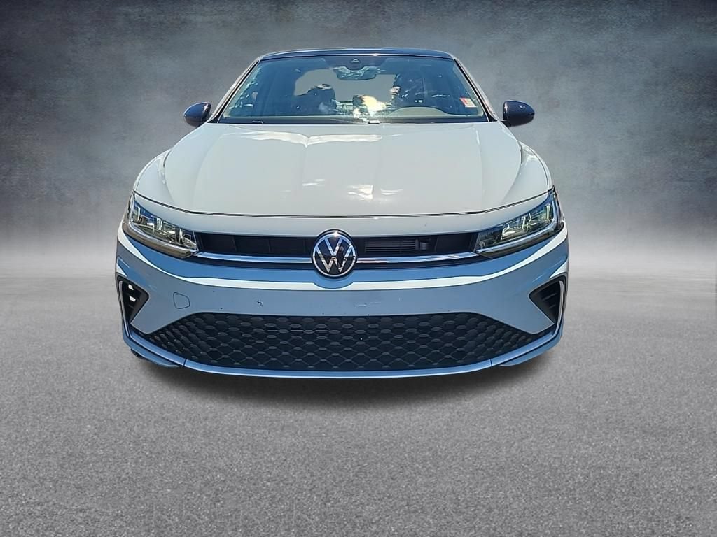 Used 2025 Volkswagen Jetta SE FWD image 3