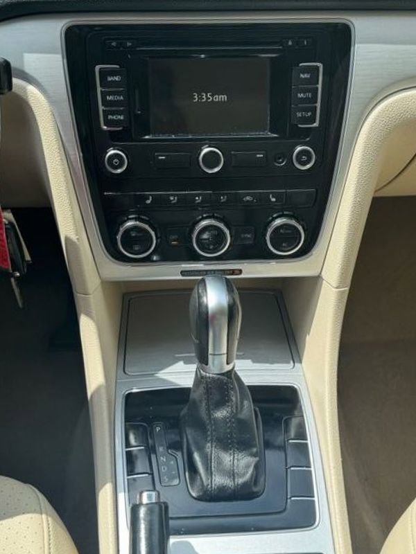 Used 2012 Volkswagen Passat 2.5 SE FWD image 15
