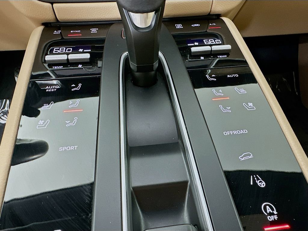 Certified 2023 Porsche Macan AWD/4WD image 23