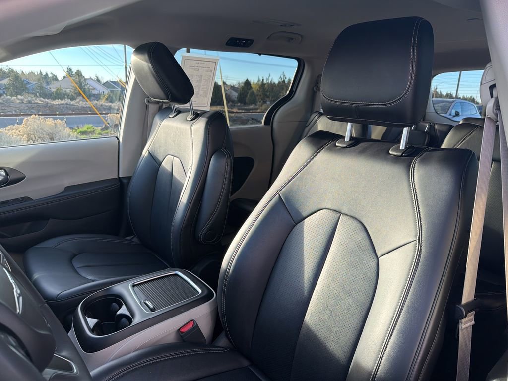 Used 2024 Chrysler Pacifica Touring-L FWD image 19