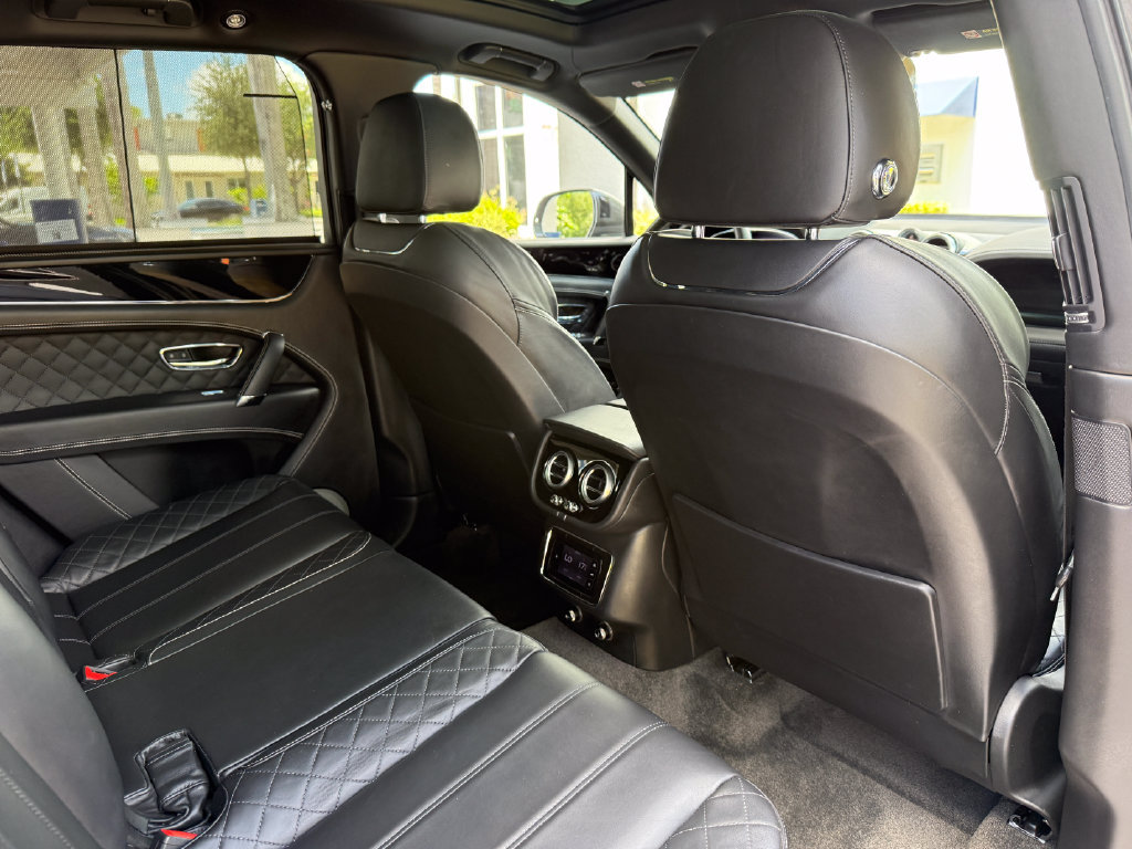 Used 2018 Bentley Bentayga AWD/4WD image 22