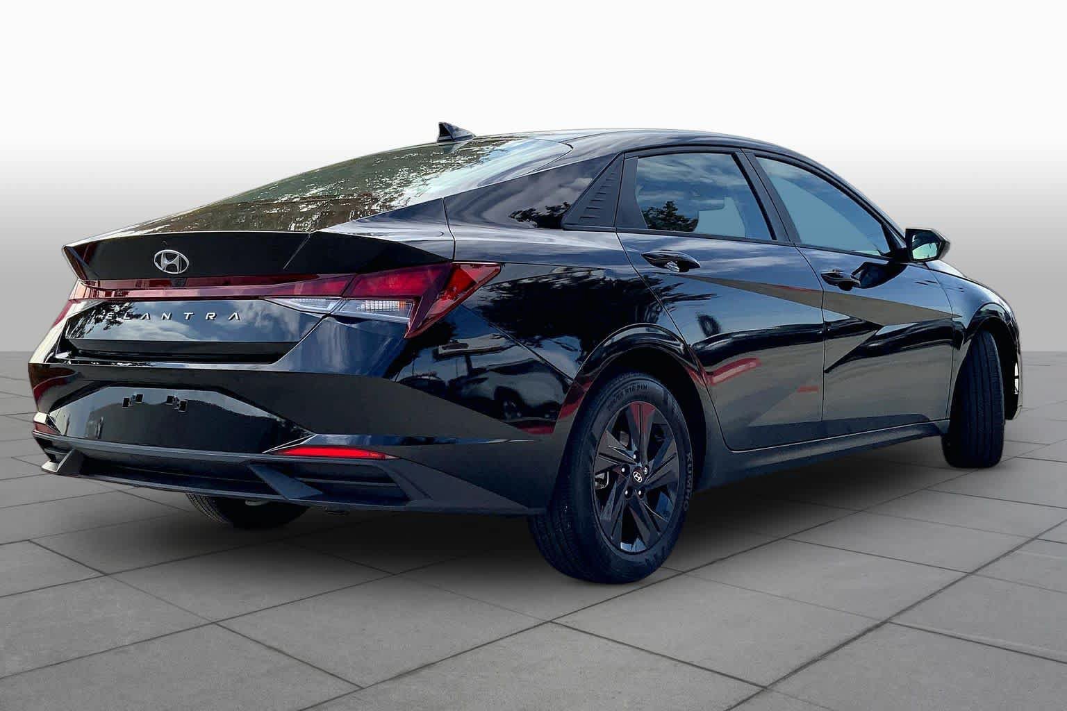 Certified 2023 Hyundai Elantra SEL FWD image 12