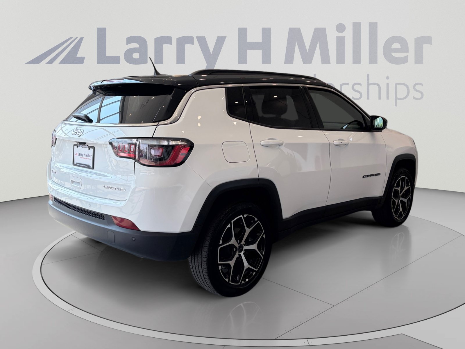 Used 2025 Jeep Compass Limited AWD/4WD image 5