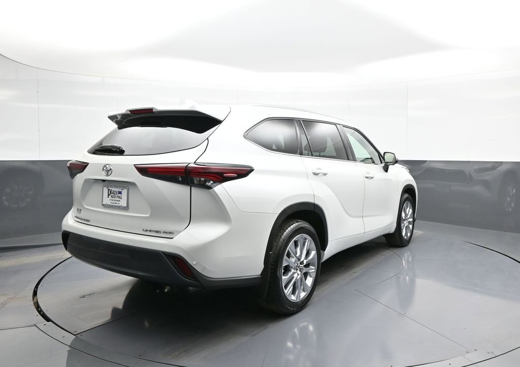 Used 2024 Toyota Highlander Limited AWD/4WD image 6