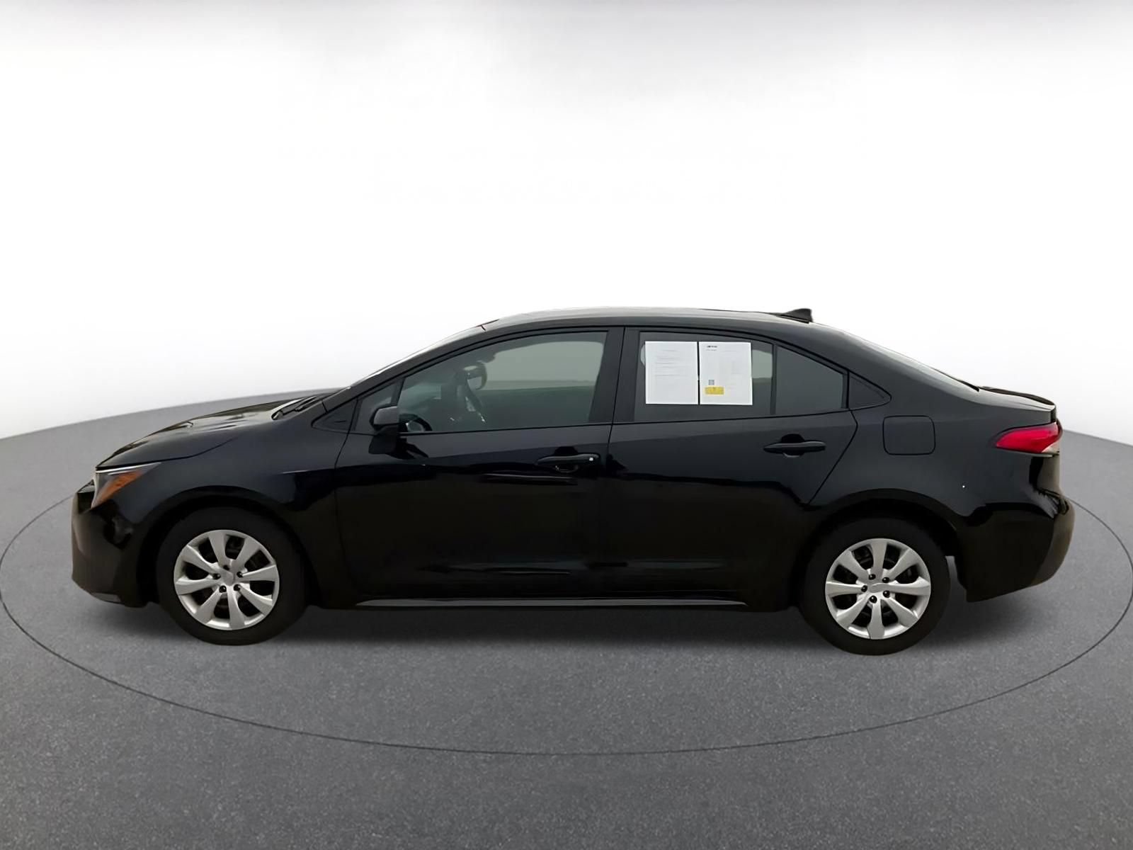 Used 2025 Toyota Corolla LE FWD image 9