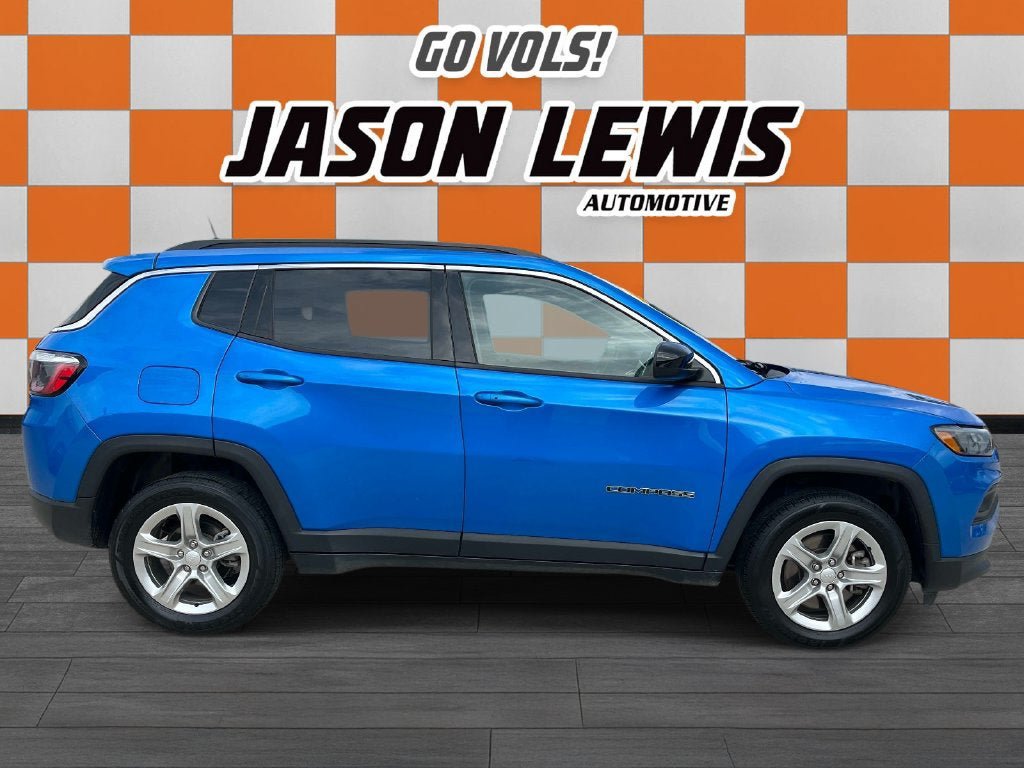 Used 2024 Jeep Compass Latitude AWD/4WD image 2