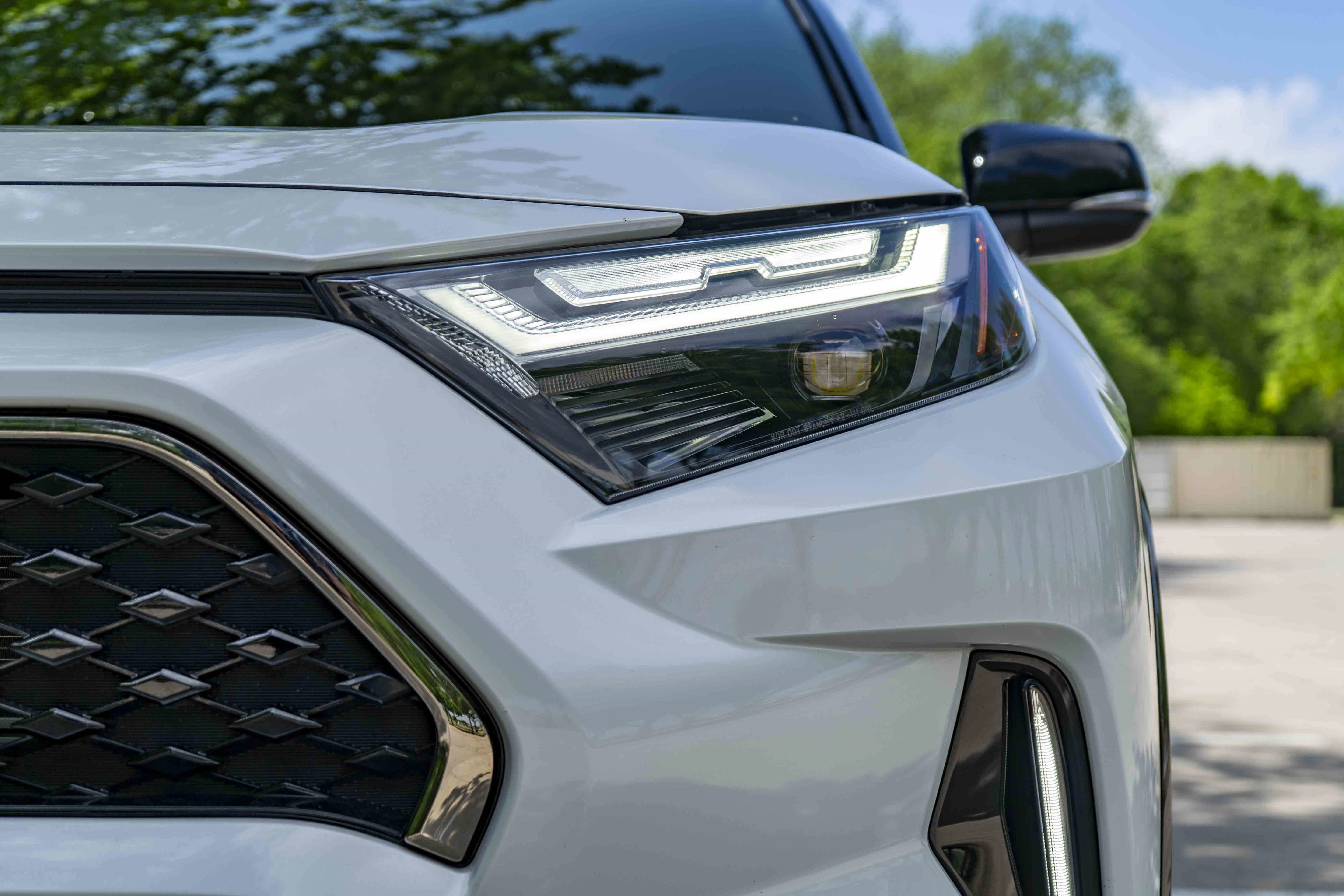 Used 2025 Toyota RAV4 XSE w/ Weather Package image 11