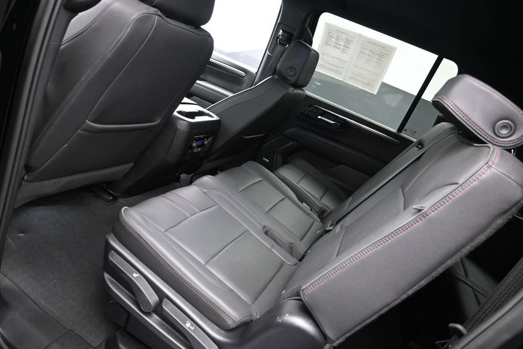Used 2025 Chevrolet Suburban RST w/ Comfort Package RWD image 20