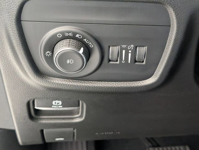 Used 2023 Jeep Grand Cherokee L Overland w/ Luxury Tech Group IV AWD/4WD image 16