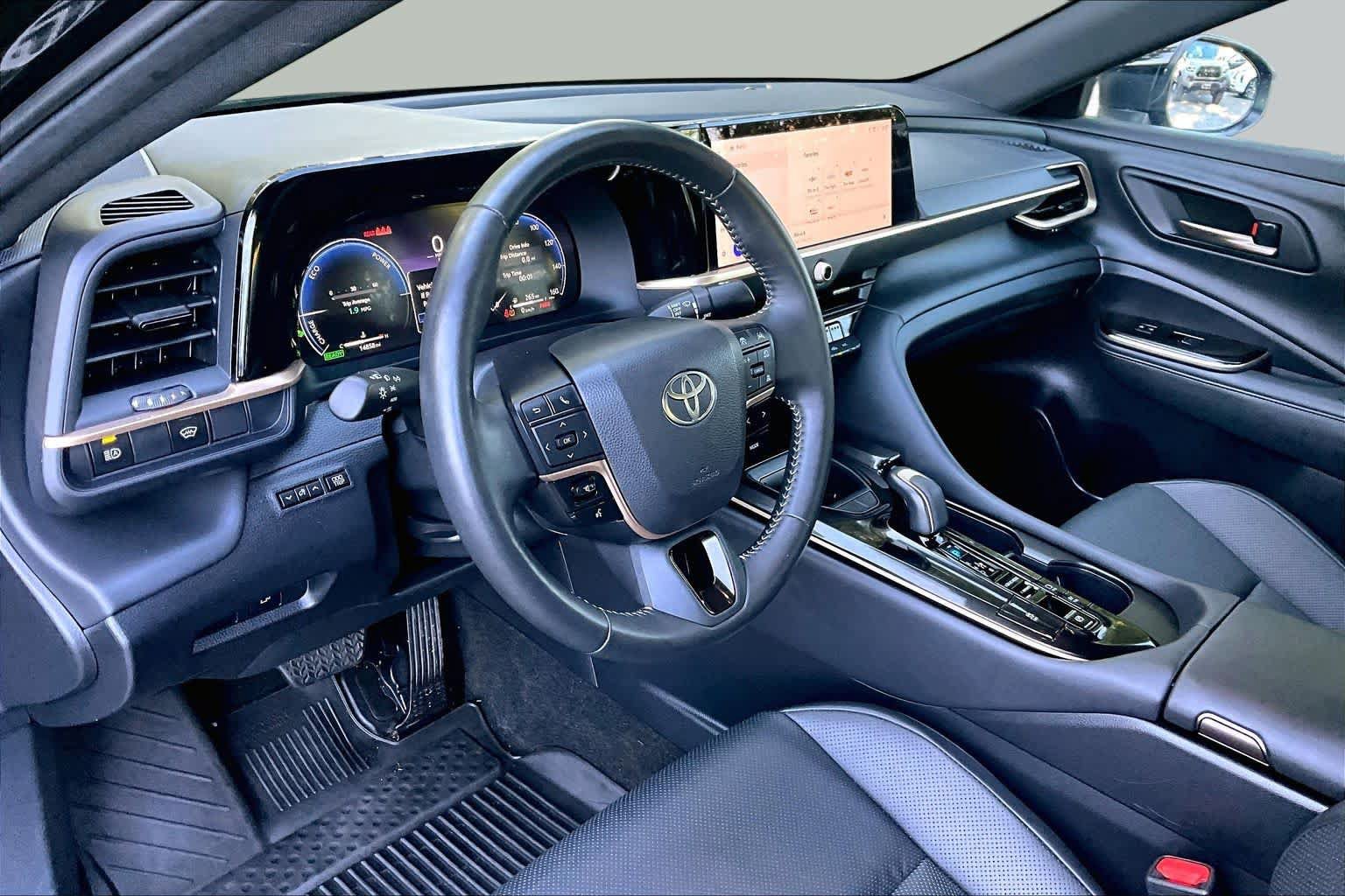 Used 2026 Toyota Crown AWD/4WD image 16