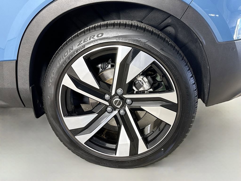 Used 2023 Volvo XC40 B5 Ultimate w/ Protection Package Premier image 33