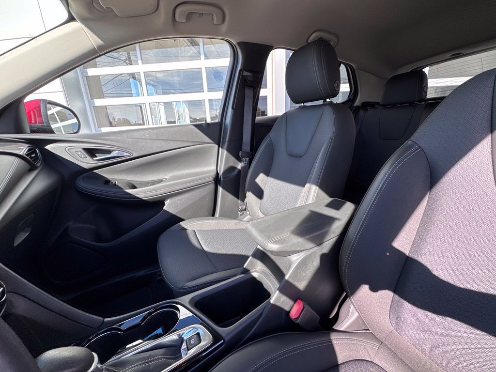 Used 2023 Buick Encore GX Select w/ Sport Touring Package FWD image 15