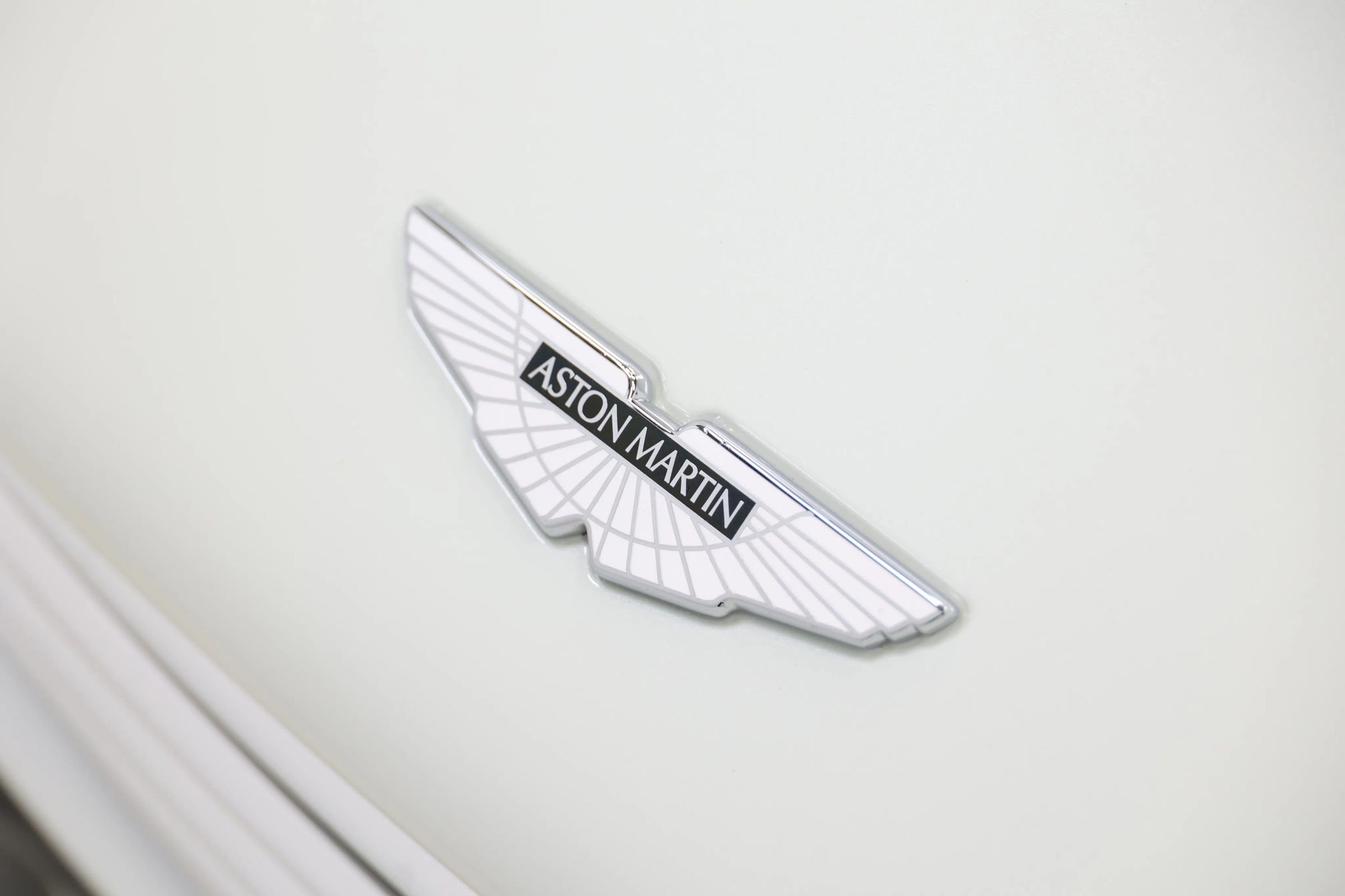 Used 2014 Aston Martin Vanquish Volante RWD image 8