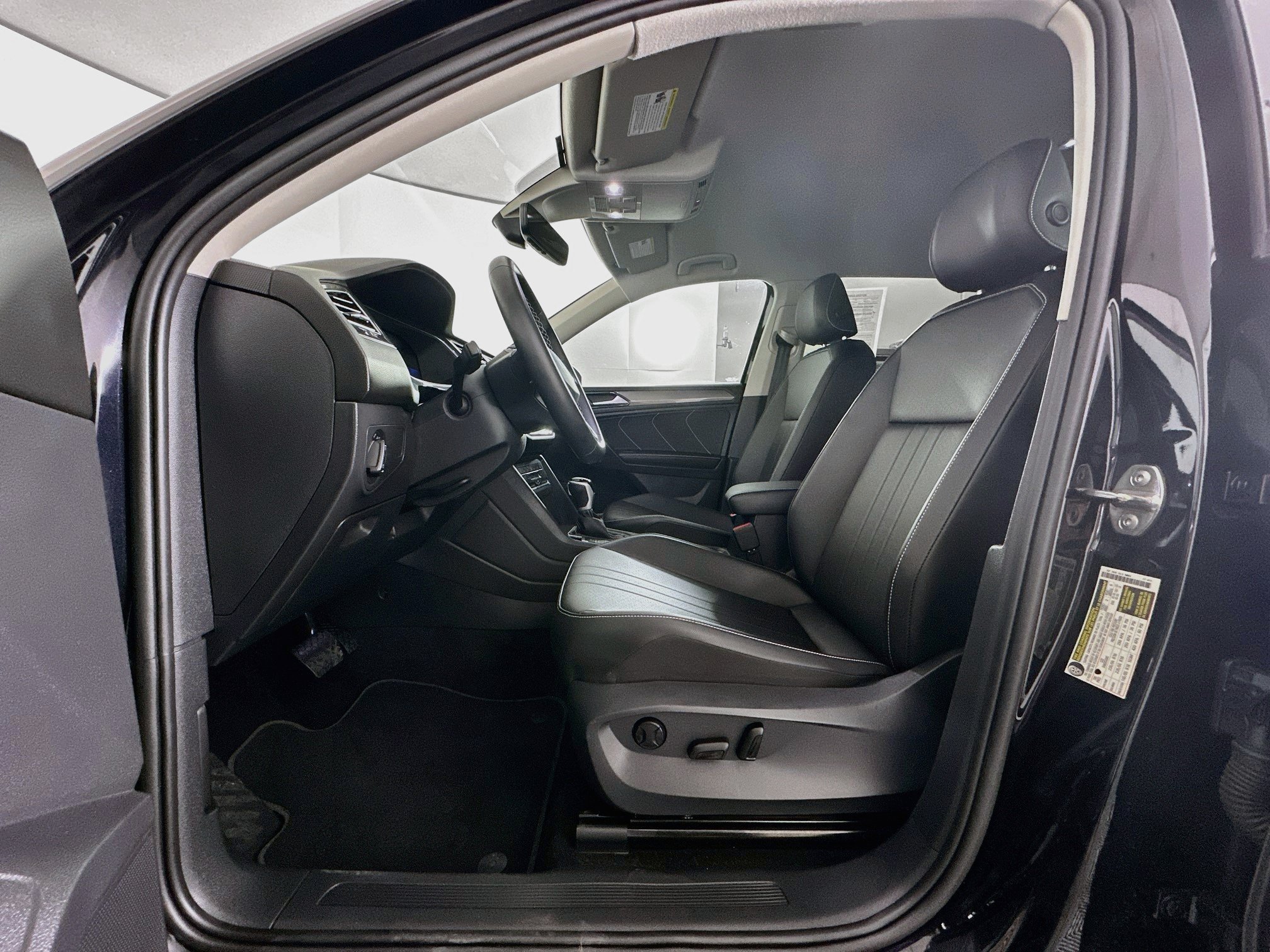 Used 2023 Volkswagen Tiguan SE FWD image 13