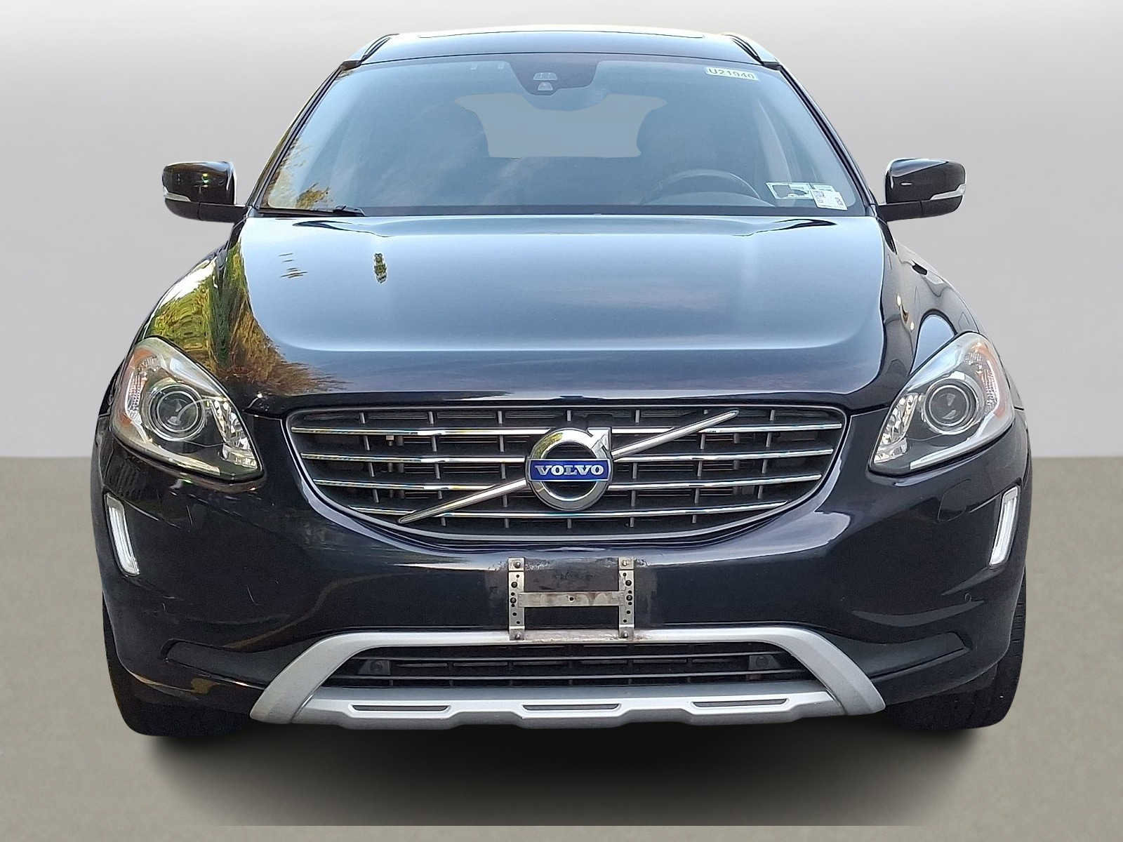 Used 2017 Volvo XC60 T6 Dynamic w/ Preferred Option Package AWD/4WD image 2