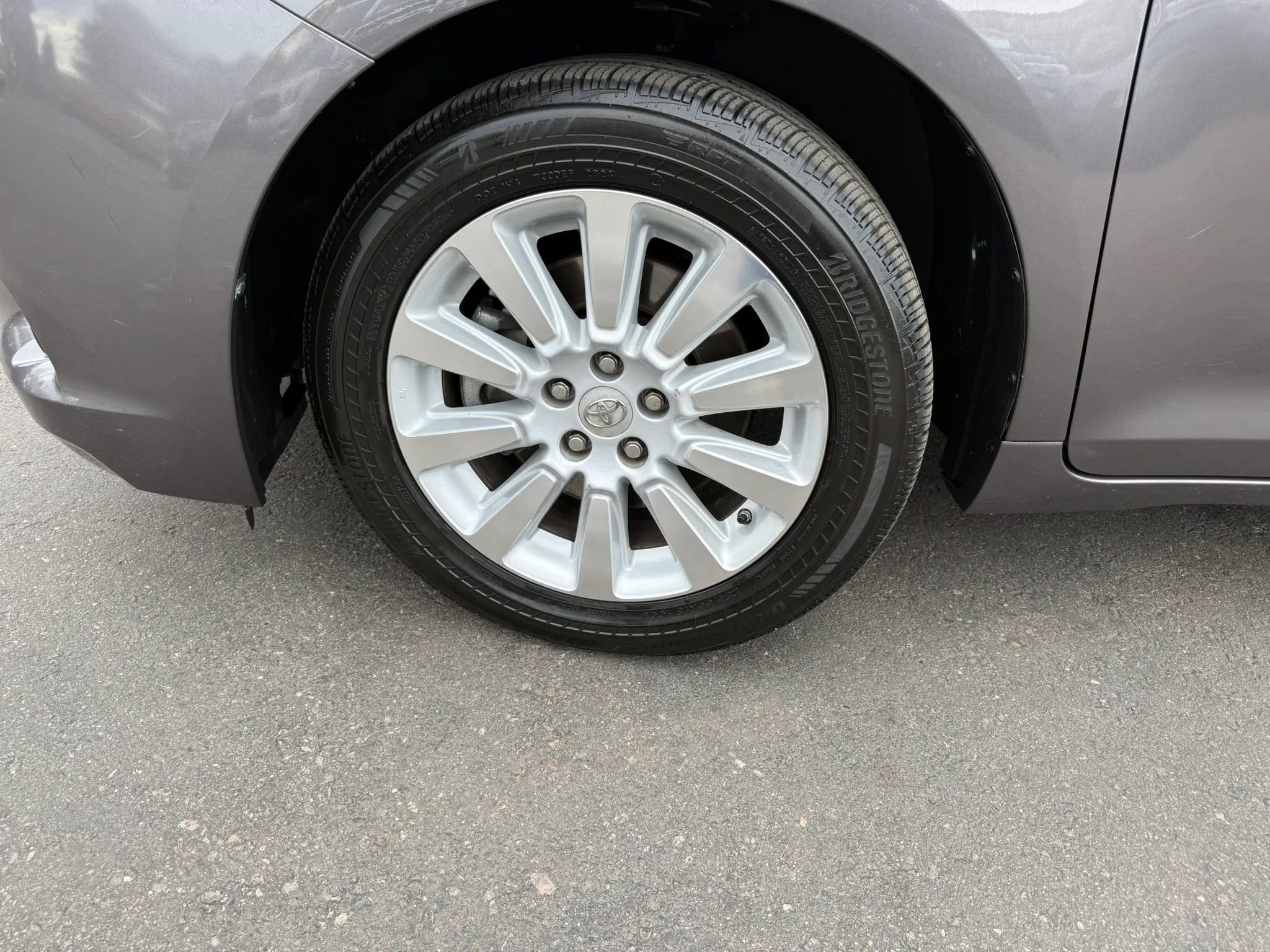 Used 2013 Toyota Sienna LE w/ Towing Pkg image 14