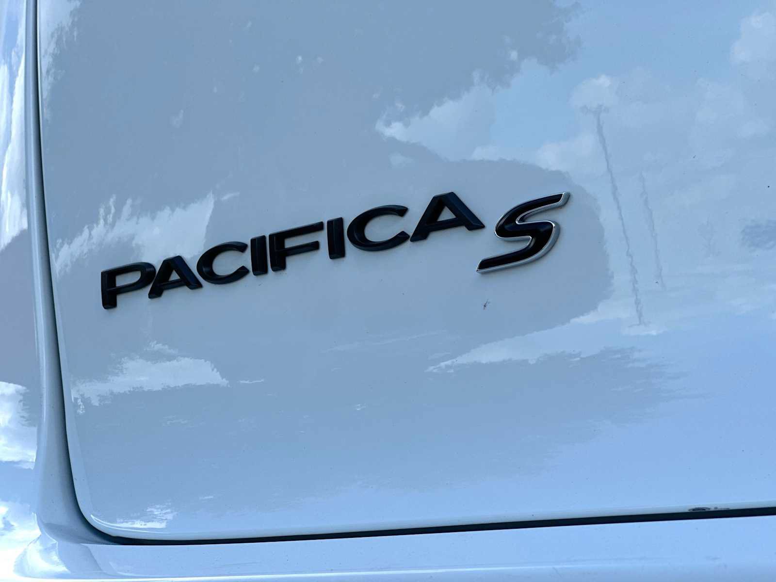 Used 2025 Chrysler Pacifica Limited FWD image 15