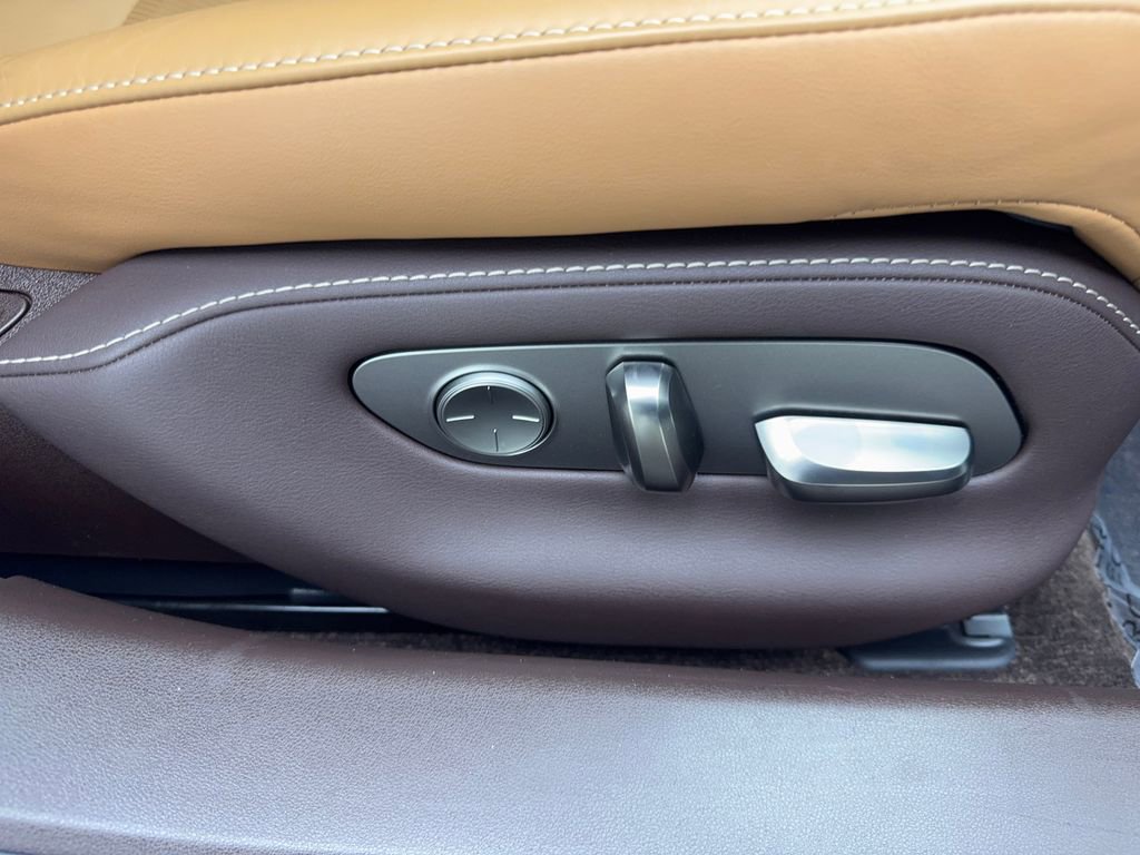 Used 2020 Lexus LS 500 w/ Accessory Package (Z2) image 47