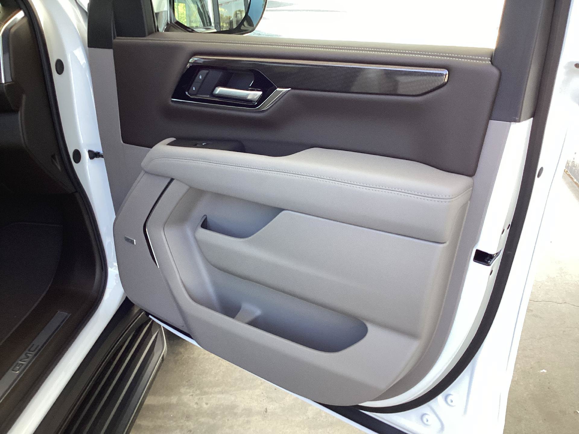 New 2026 GMC Yukon Elevation AWD/4WD image 13