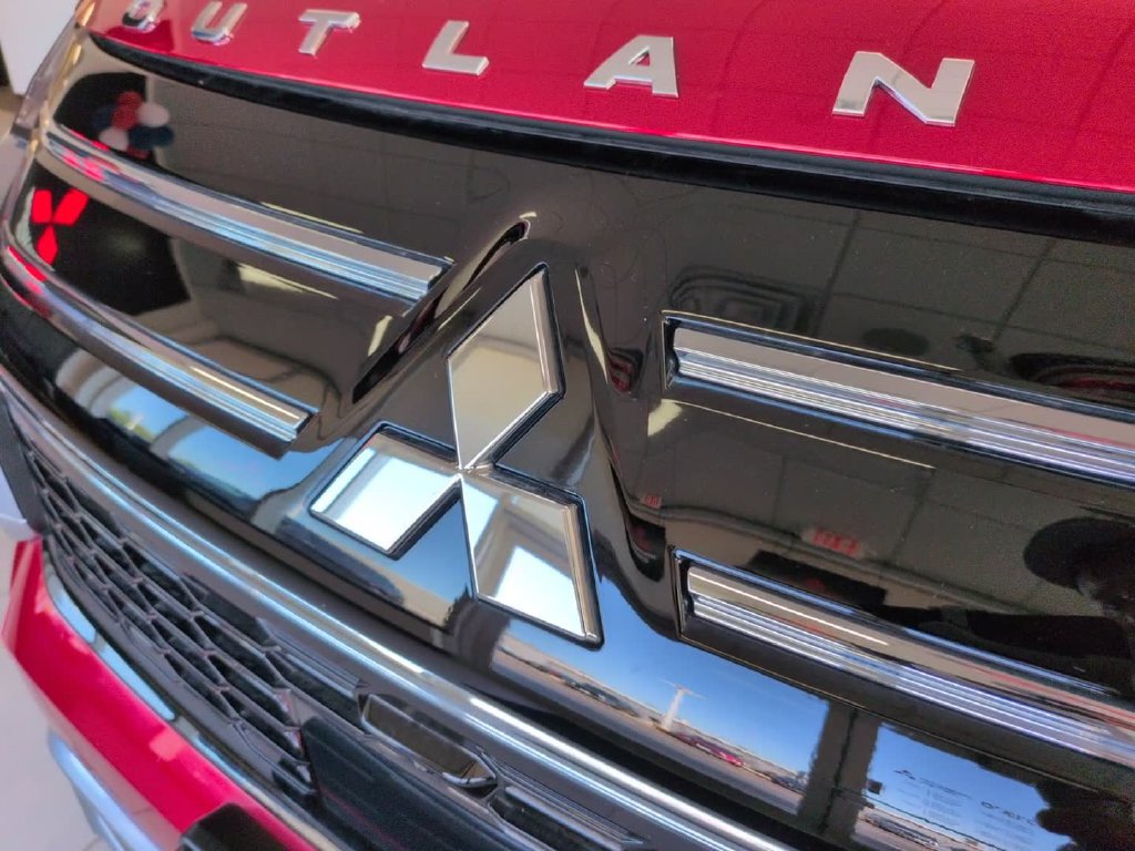 New 2026 Mitsubishi Outlander SE AWD/4WD image 2