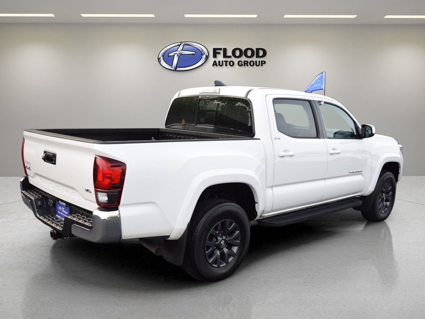 Used 2023 Toyota Tacoma SR5 AWD/4WD image 4