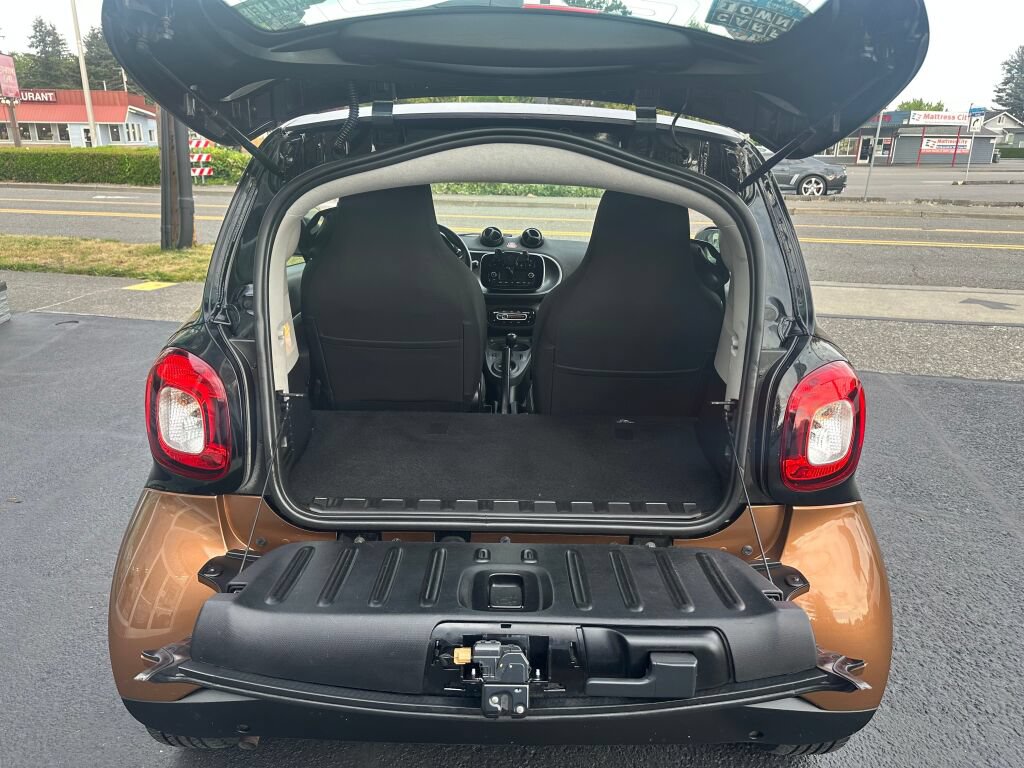 Used 2016 smart fortwo passion RWD image 13