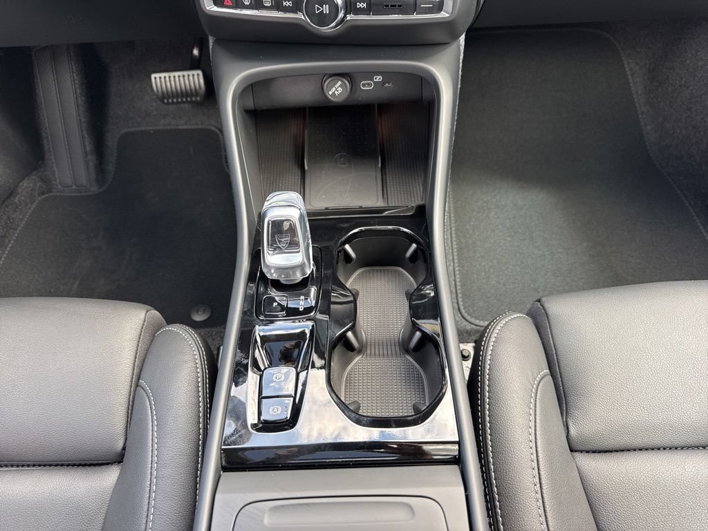 New 2026 Volvo XC40 B5 Plus w/ Climate Package AWD/4WD image 23