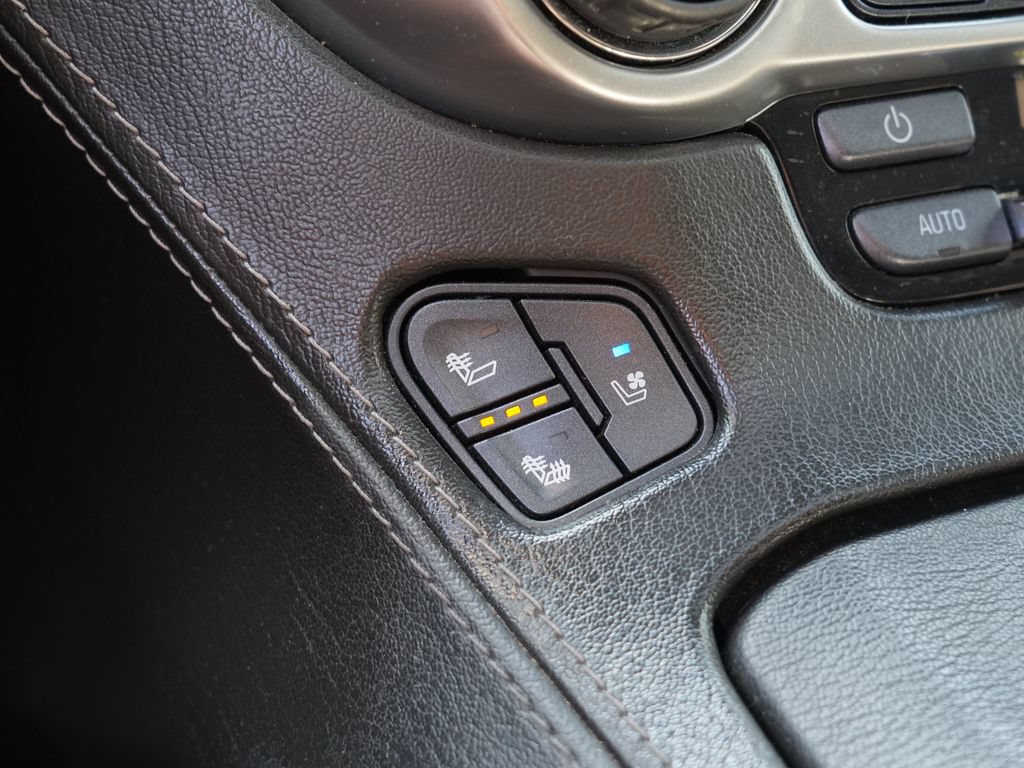 Used 2018 Chevrolet Suburban Premier AWD/4WD image 39