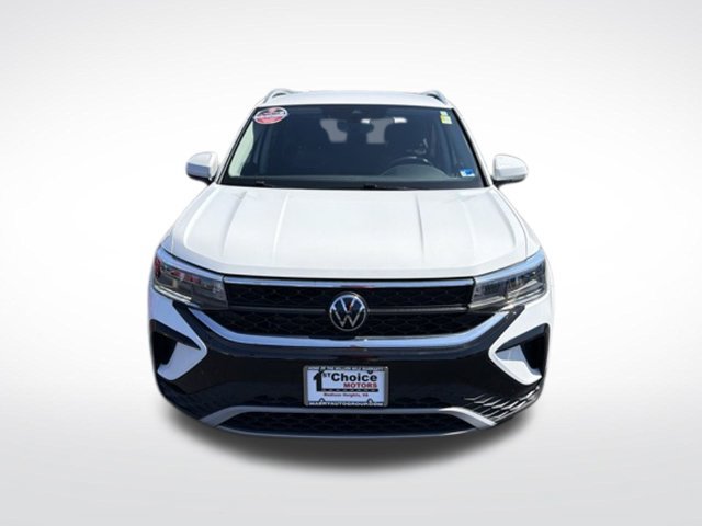 Used 2023 Volkswagen Taos SE w/ Black Wheel Package FWD image 9