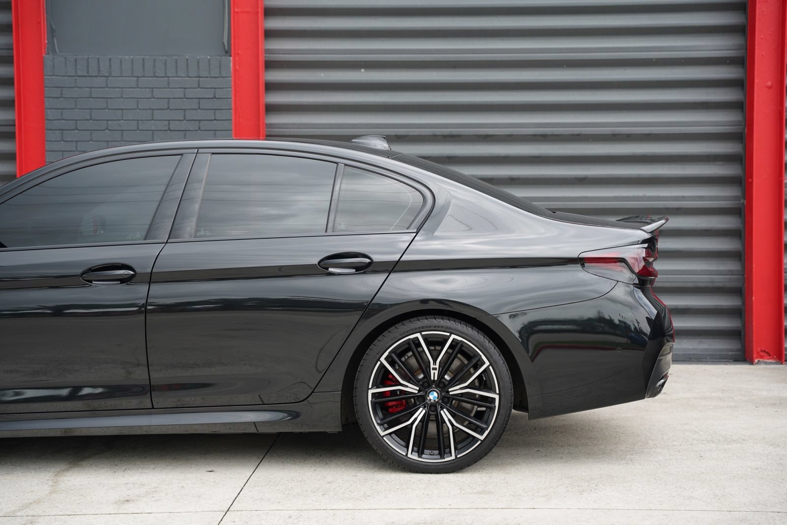 Used 2021 BMW M550i xDrive w/ Executive Package AWD/4WD image 11