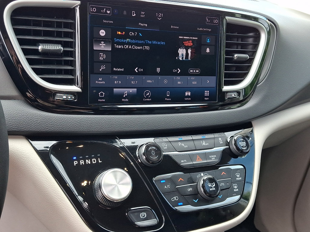 Used 2024 Chrysler Pacifica Touring-L FWD image 28